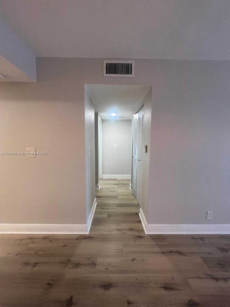 Small Image of 5201 GENEVA WAY #110, Doral Number 14