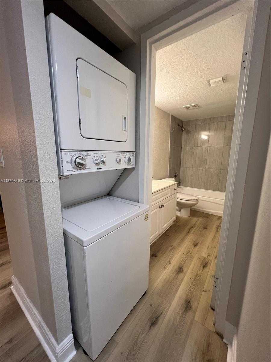 Small Image of 5201 GENEVA WAY #110, Doral Number 15
