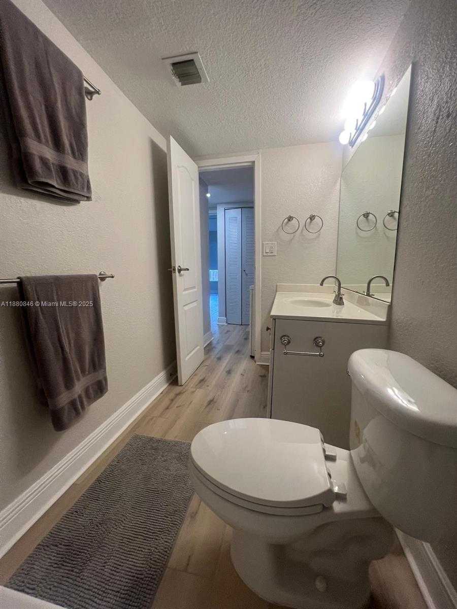 Small Image of 5201 GENEVA WAY #110, Doral Number 16