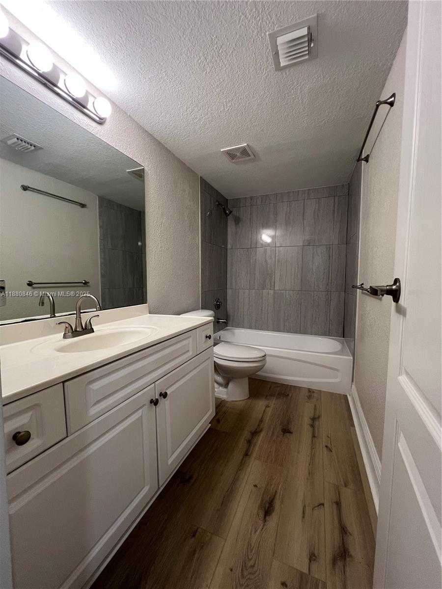 Small Image of 5201 GENEVA WAY #110, Doral Number 17