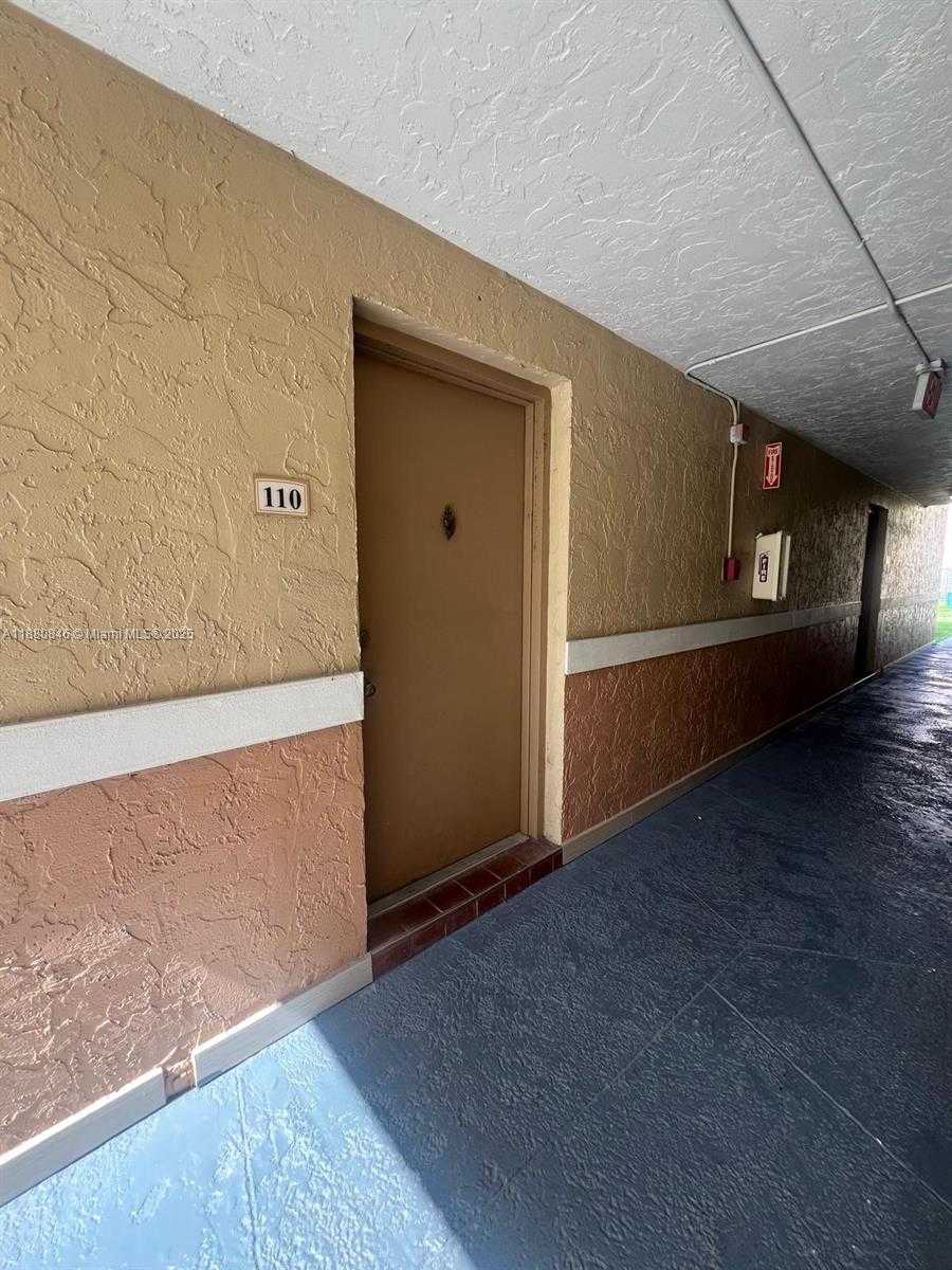 Small Image of 5201 GENEVA WAY #110, Doral Number 2