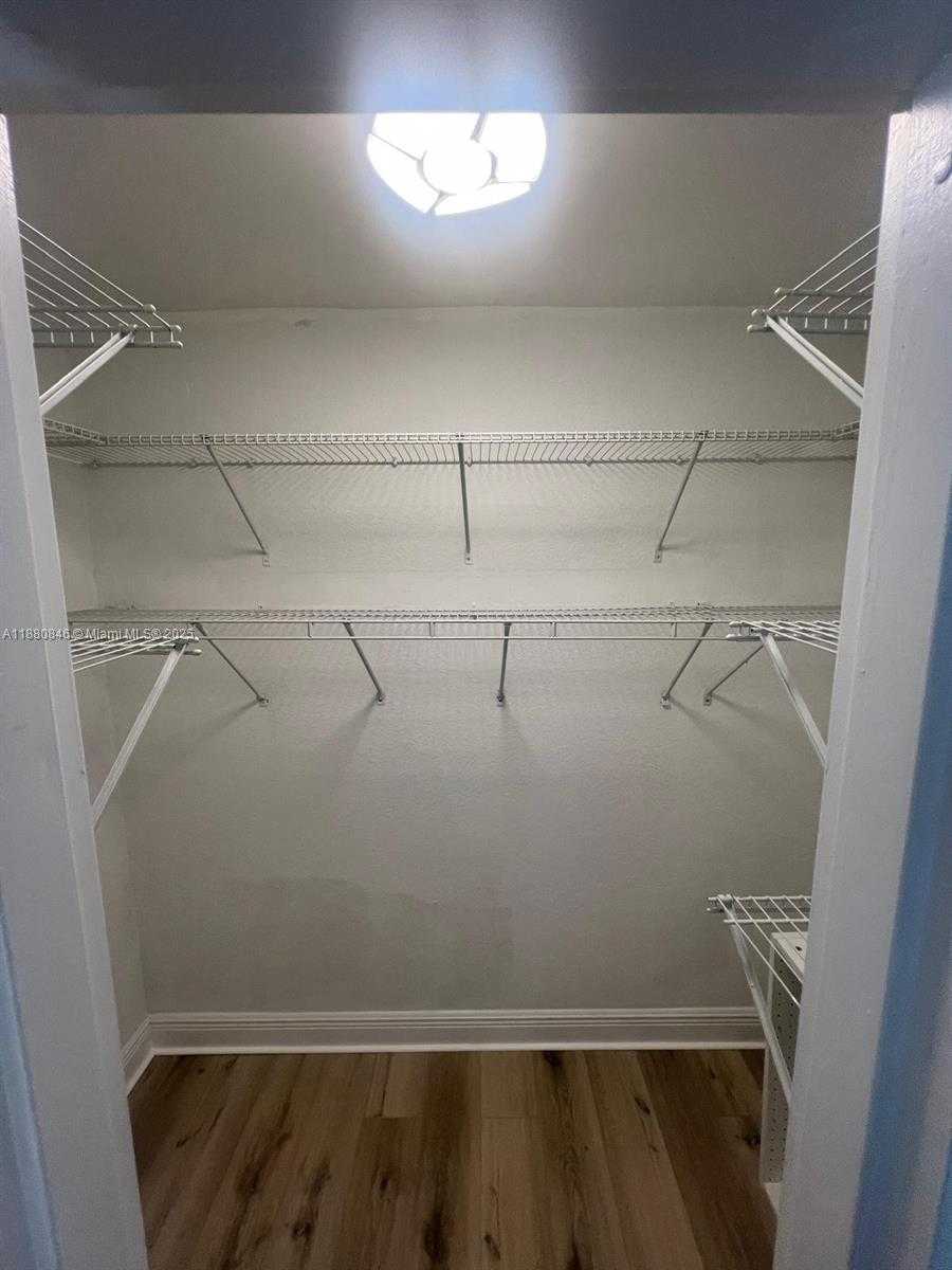 Small Image of 5201 GENEVA WAY #110, Doral Number 20