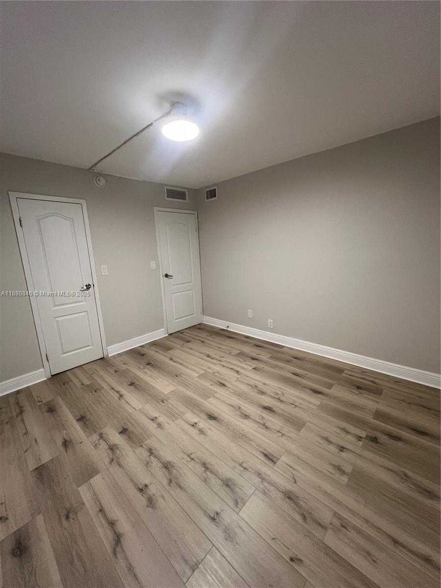Small Image of 5201 GENEVA WAY #110, Doral Number 21