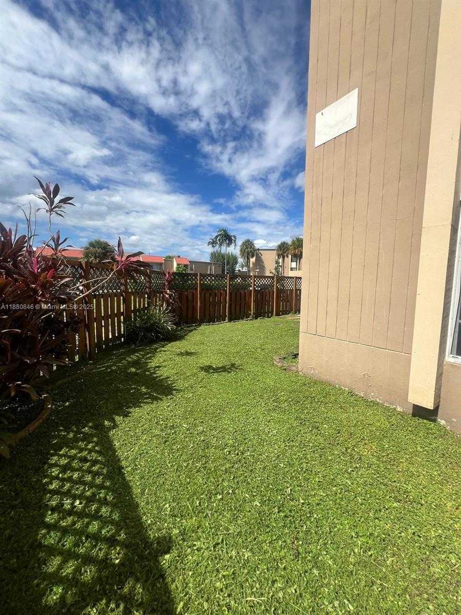 Small Image of 5201 GENEVA WAY #110, Doral Number 28
