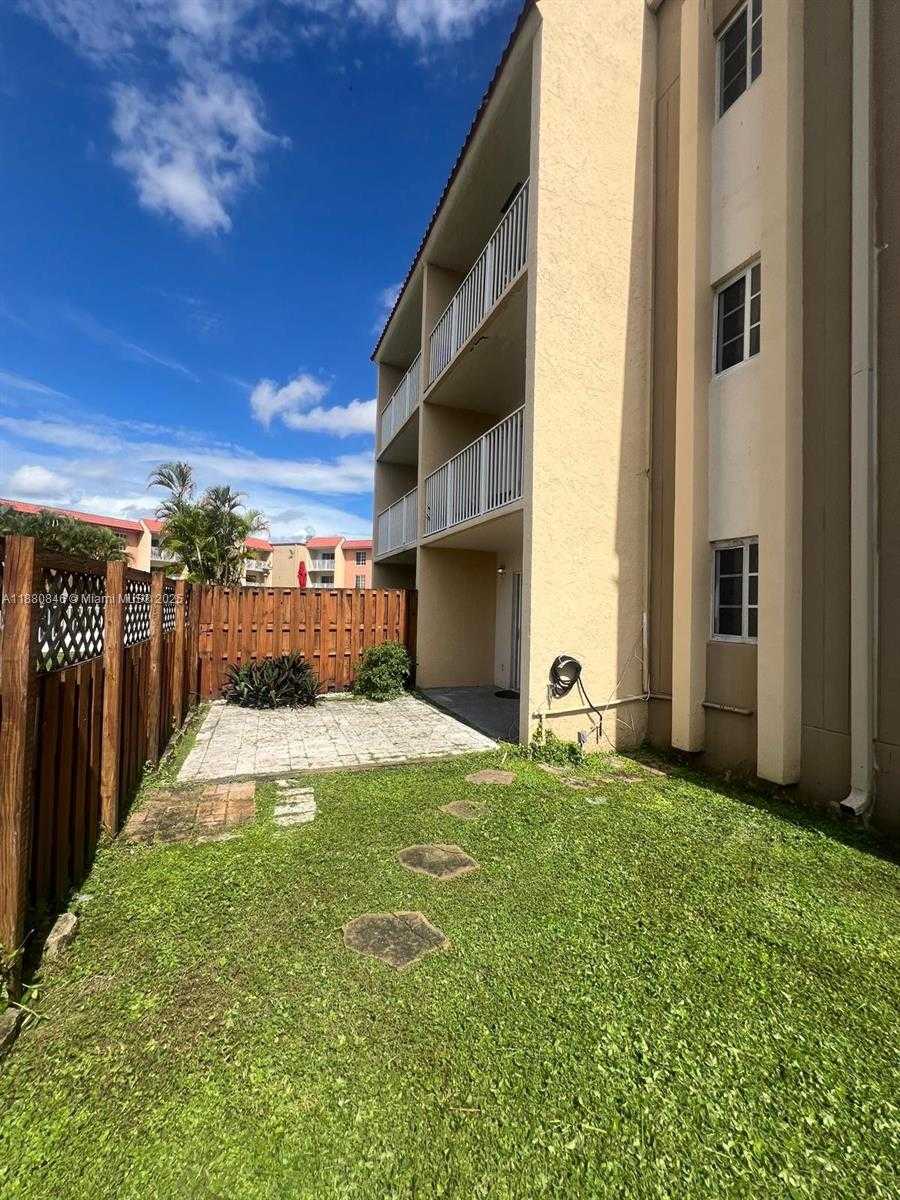 Small Image of 5201 GENEVA WAY #110, Doral Number 29