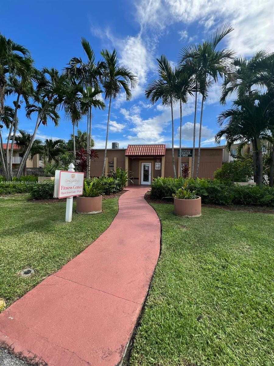 Small Image of 5201 GENEVA WAY #110, Doral Number 30