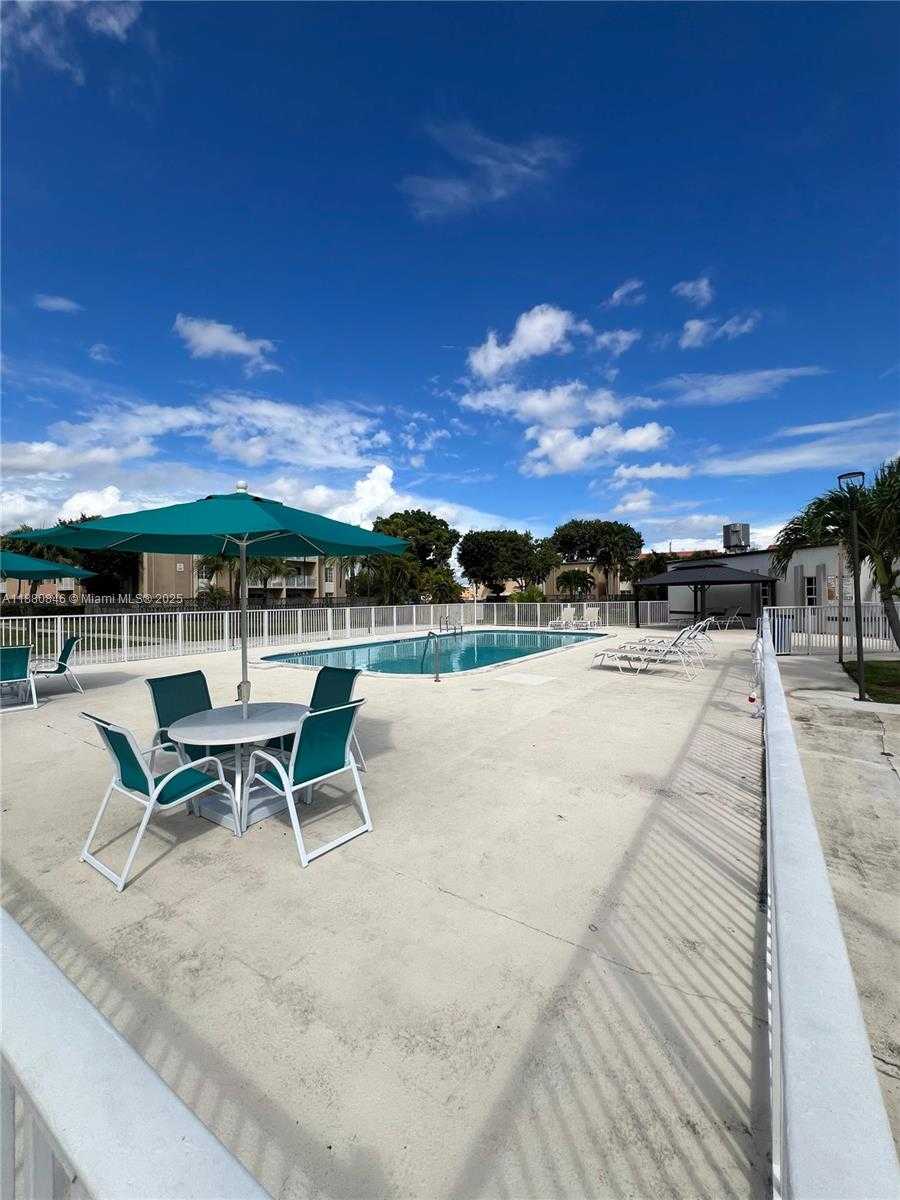 Small Image of 5201 GENEVA WAY #110, Doral Number 31