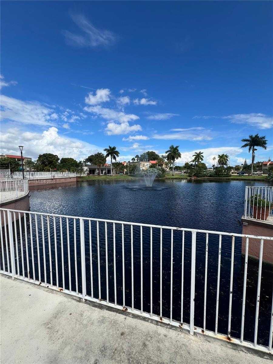 Small Image of 5201 GENEVA WAY #110, Doral Number 34