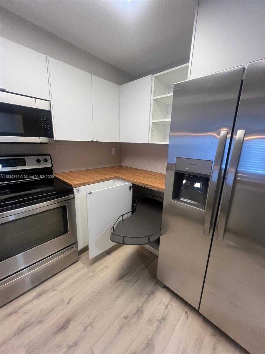 Small Image of 5201 GENEVA WAY #110, Doral Number 9