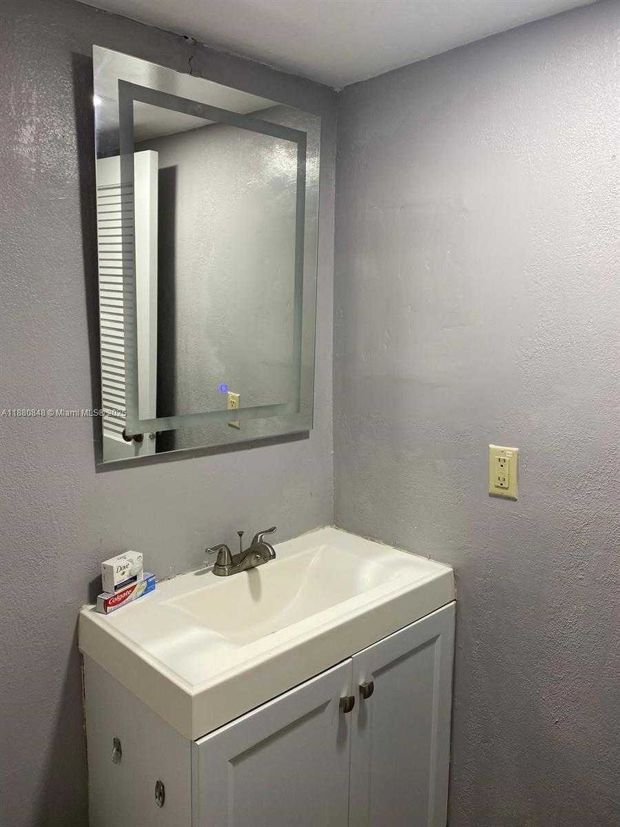 Small Image of 19201 COLLINS AVE #1027, Sunny Isles Beach Number 12