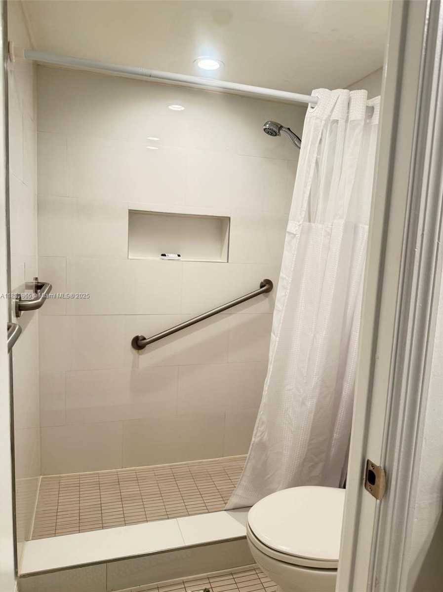 Small Image of 5838 COLLINS AVE #2A, Miami Beach Number 10