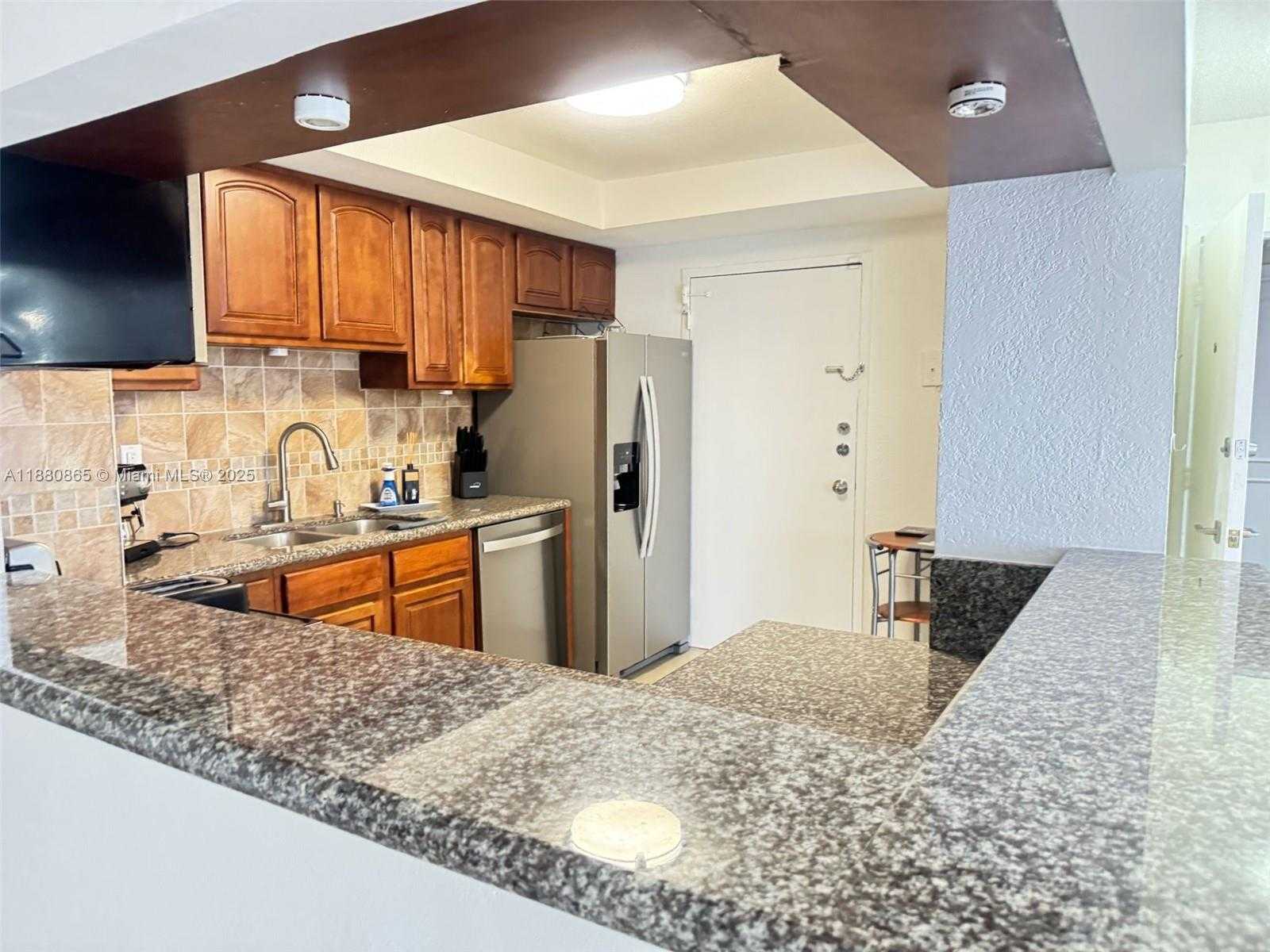 Small Image of 5838 COLLINS AVE #2A, Miami Beach Number 2