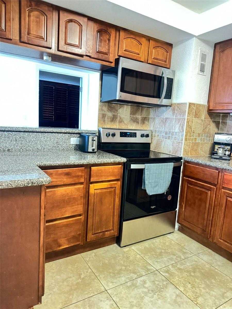 Small Image of 5838 COLLINS AVE #2A, Miami Beach Number 4