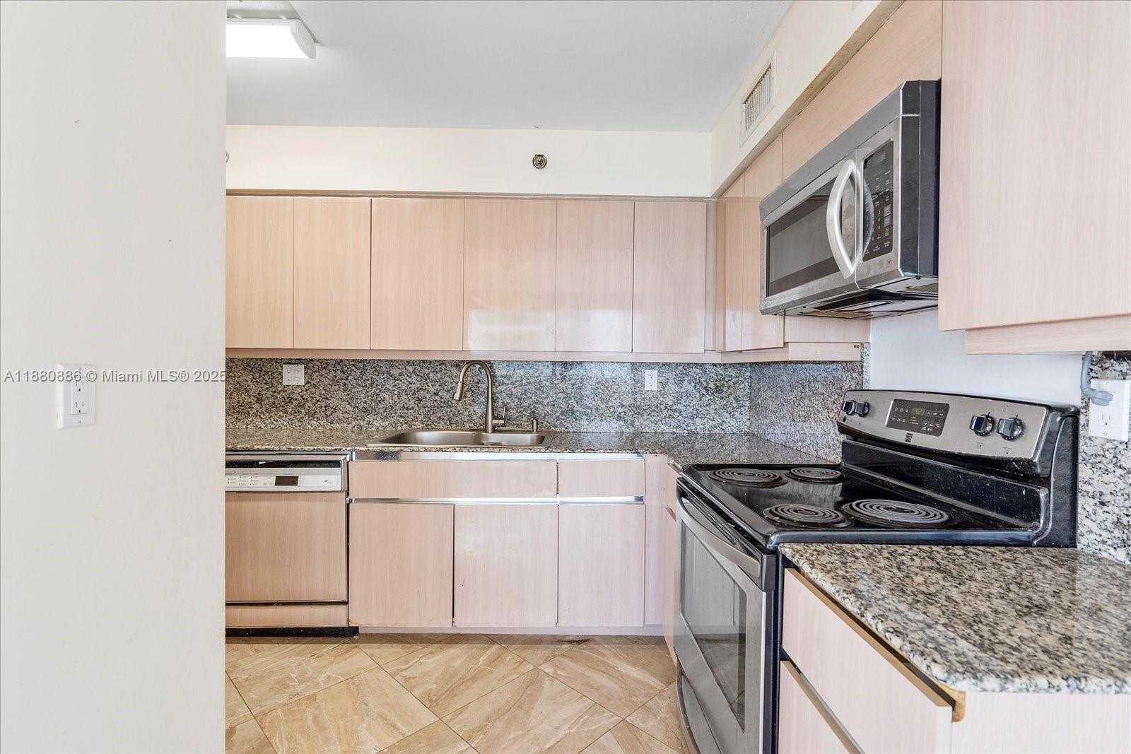 Small Image of 5757 COLLINS AVE #2106, Miami Beach Number 17