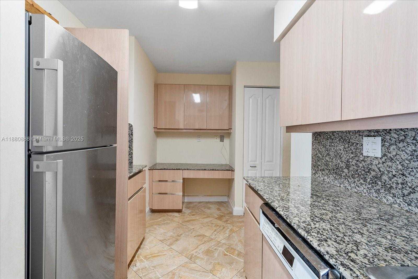 Small Image of 5757 COLLINS AVE #2106, Miami Beach Number 18