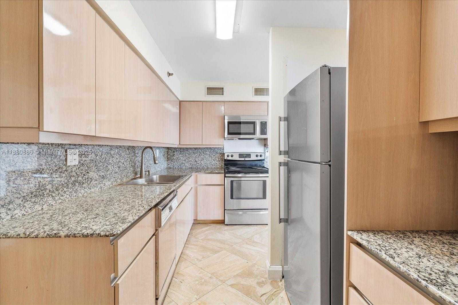 Small Image of 5757 COLLINS AVE #2106, Miami Beach Number 19