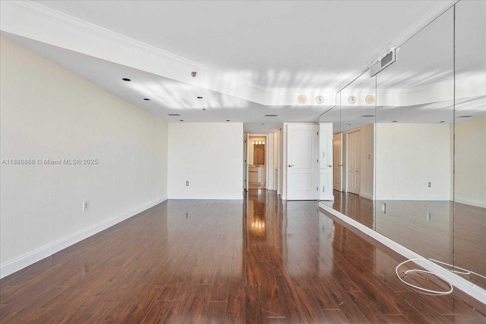 Small Image of 5757 COLLINS AVE #2106, Miami Beach Number 24