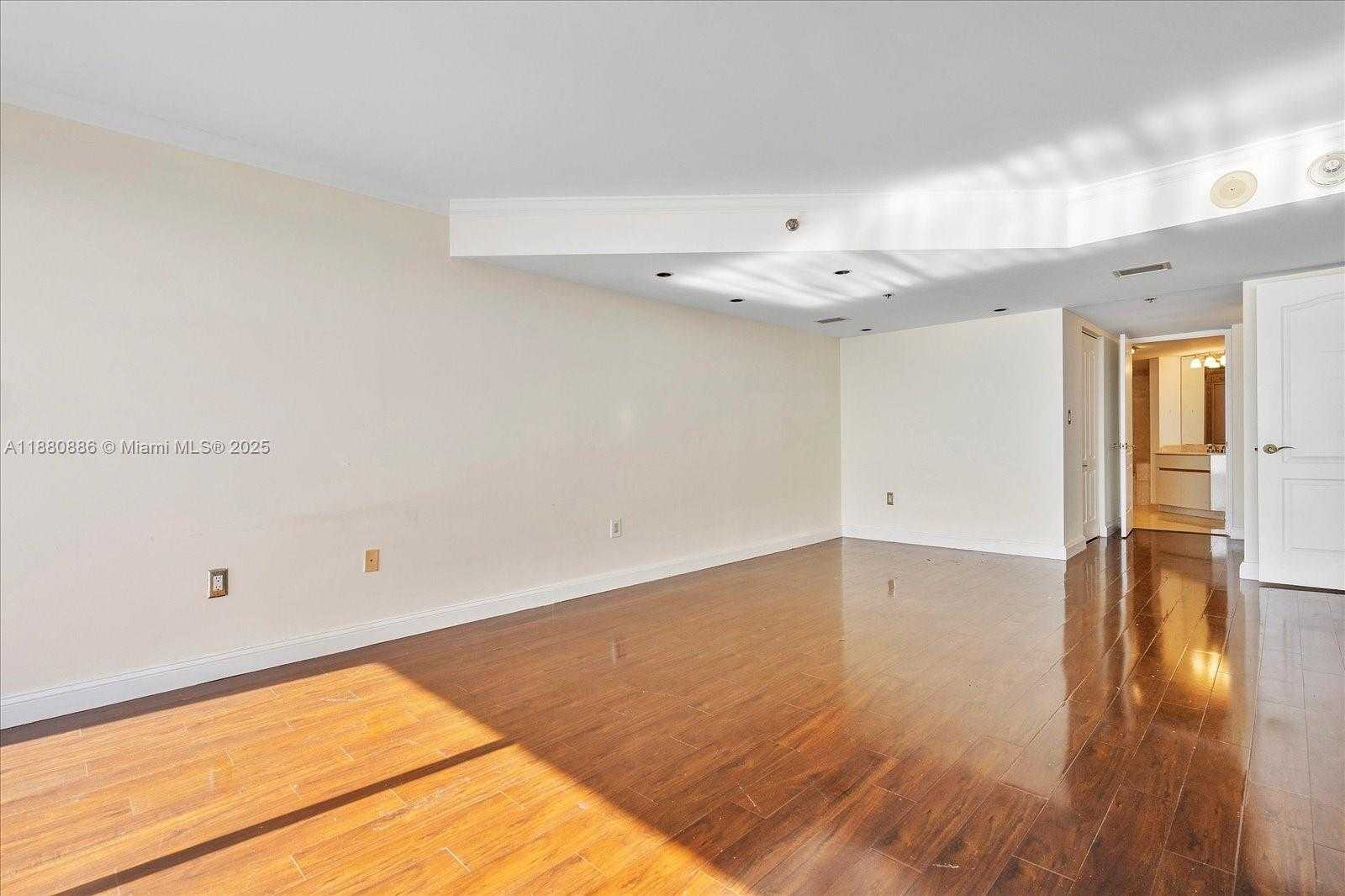 Small Image of 5757 COLLINS AVE #2106, Miami Beach Number 25