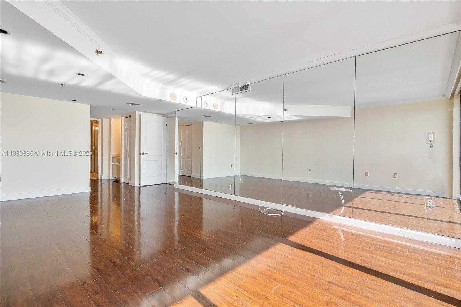 Small Image of 5757 COLLINS AVE #2106, Miami Beach Number 26
