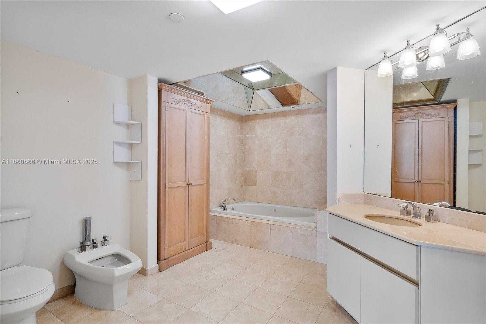 Small Image of 5757 COLLINS AVE #2106, Miami Beach Number 28