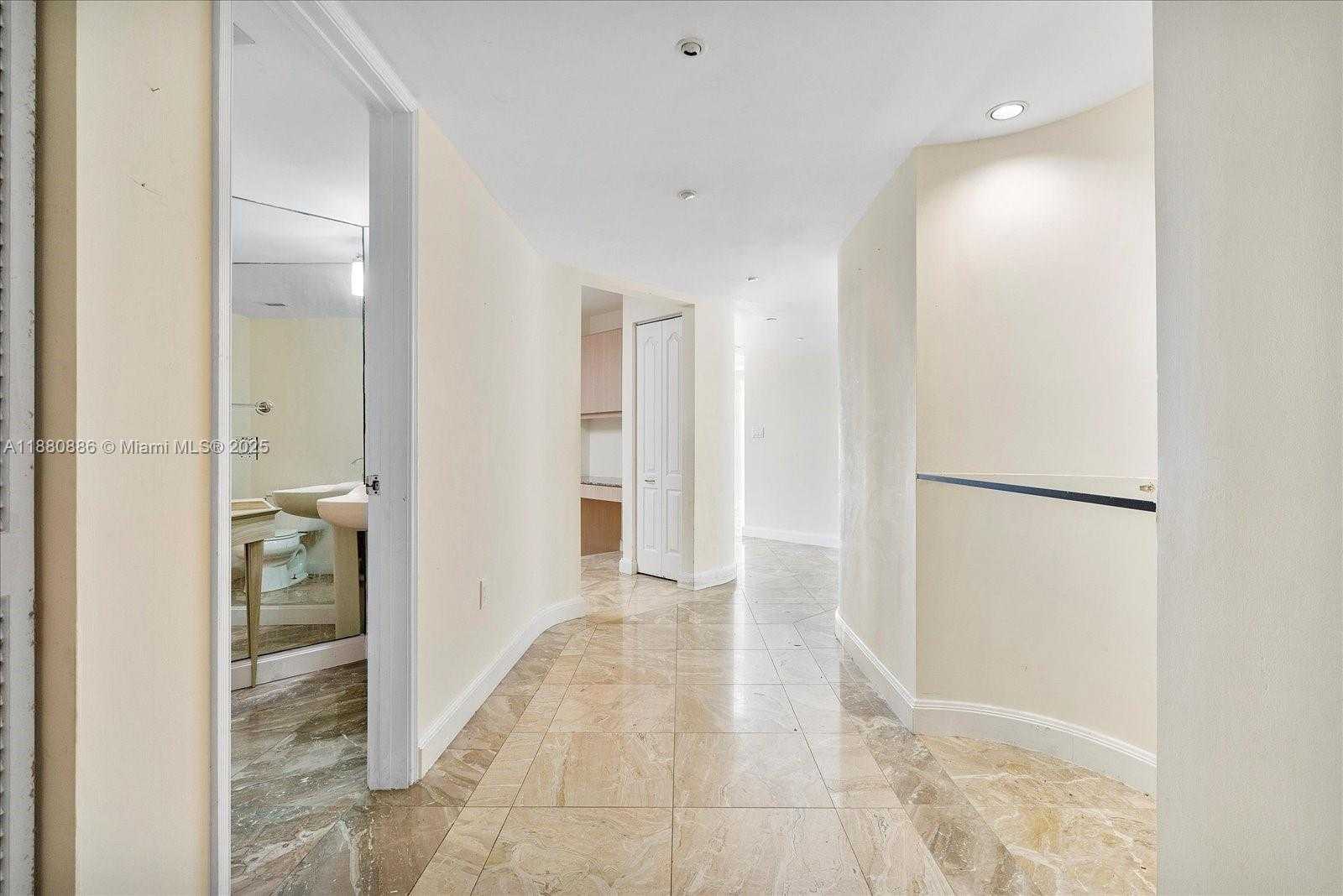 Small Image of 5757 COLLINS AVE #2106, Miami Beach Number 3