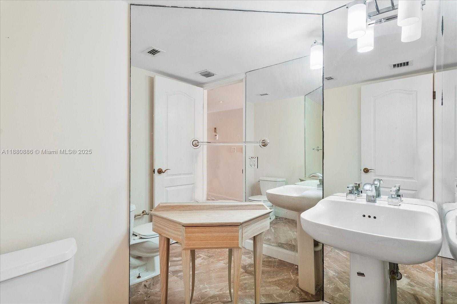 Small Image of 5757 COLLINS AVE #2106, Miami Beach Number 4