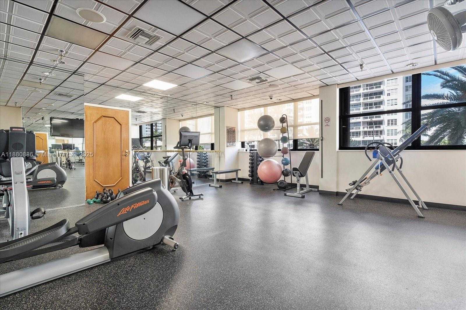 Small Image of 5757 COLLINS AVE #2106, Miami Beach Number 44