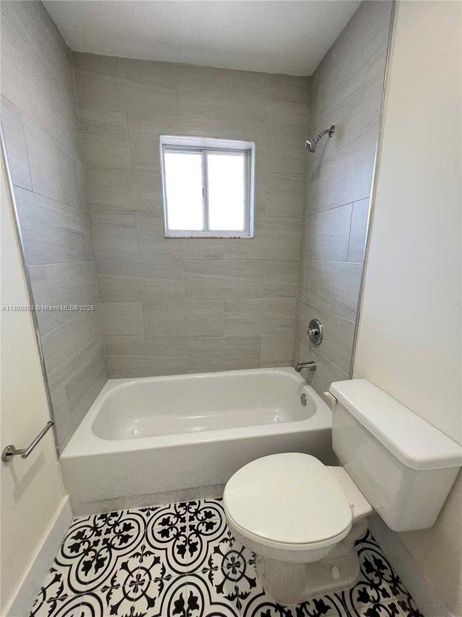 Small Image of 2208 WEST 74TH ST #202-21, Hialeah Number 15