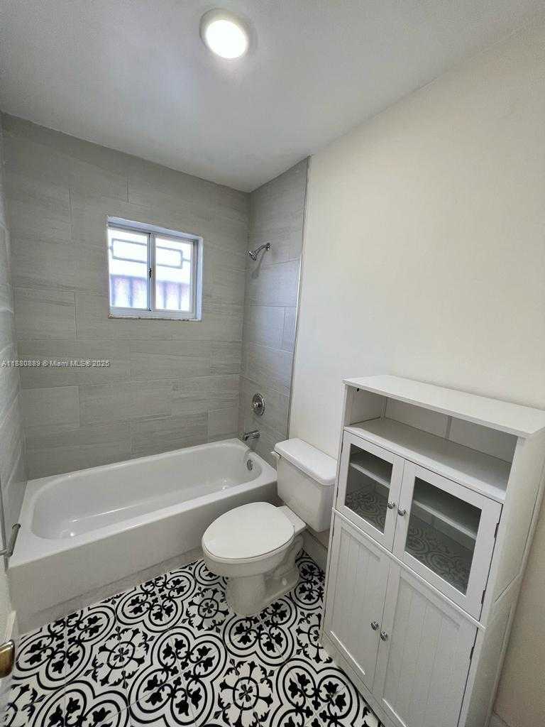 Small Image of 2208 WEST 74TH ST #202-21, Hialeah Number 16