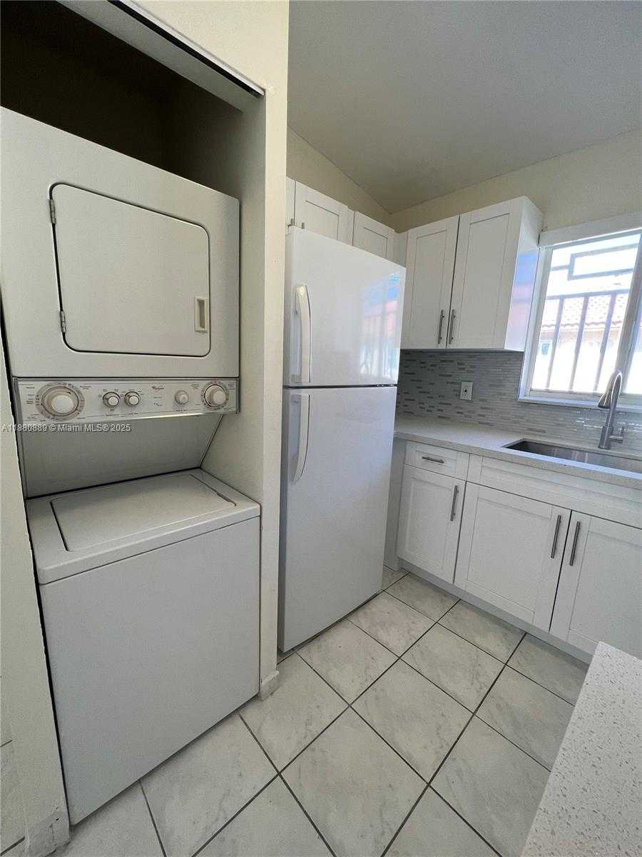 Small Image of 2208 WEST 74TH ST #202-21, Hialeah Number 8