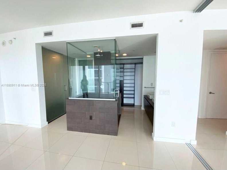 Small Image of 1040 BISCAYNE BLVD #3605, Miami Number 8