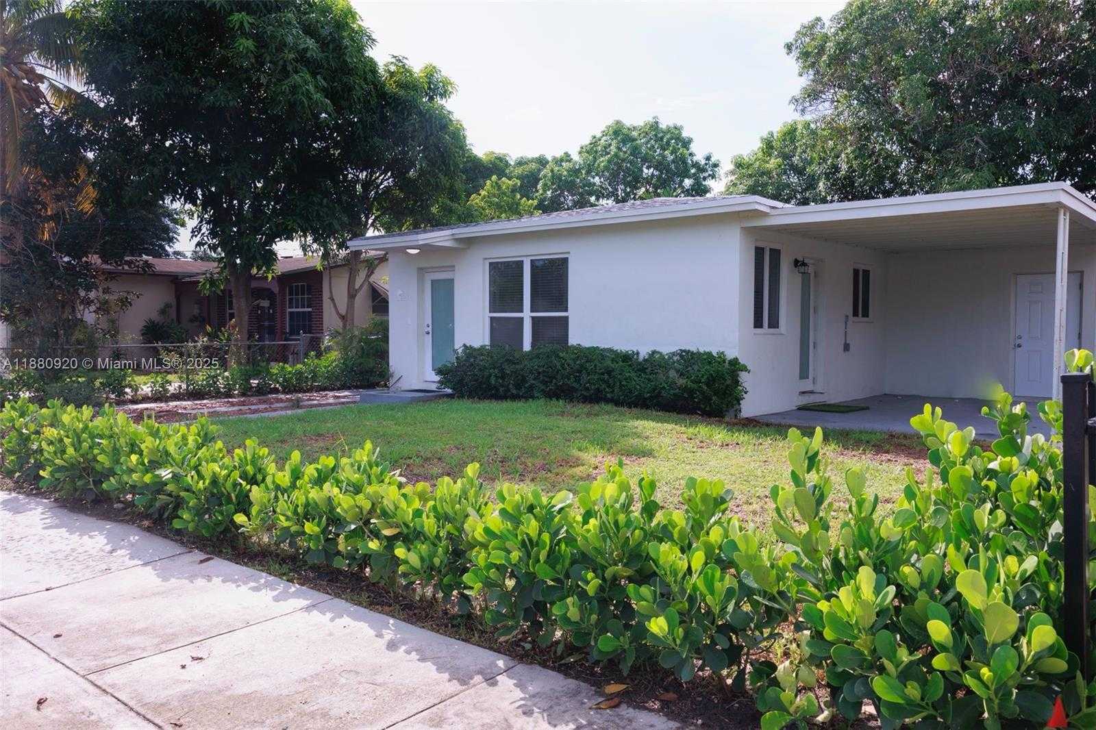 Small Image of 320 NORTH EAST 172ND ST, North Miami Beach Number 2