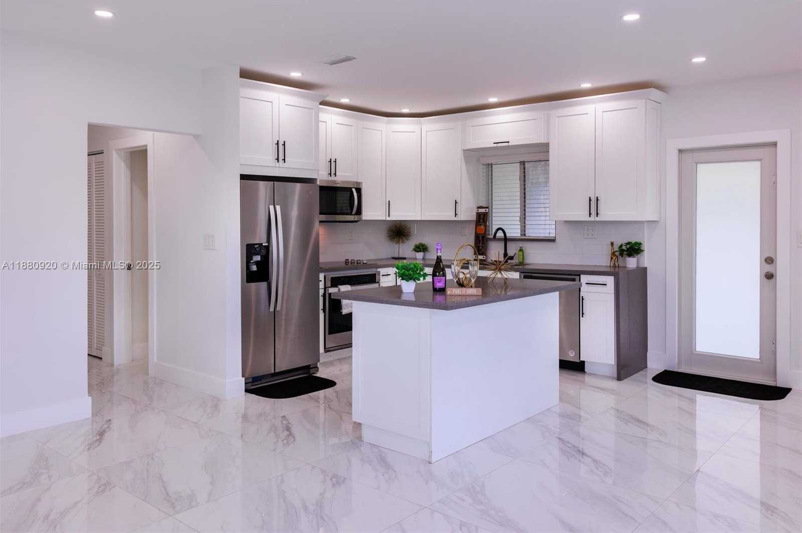 Small Image of 320 NORTH EAST 172ND ST, North Miami Beach Number 3
