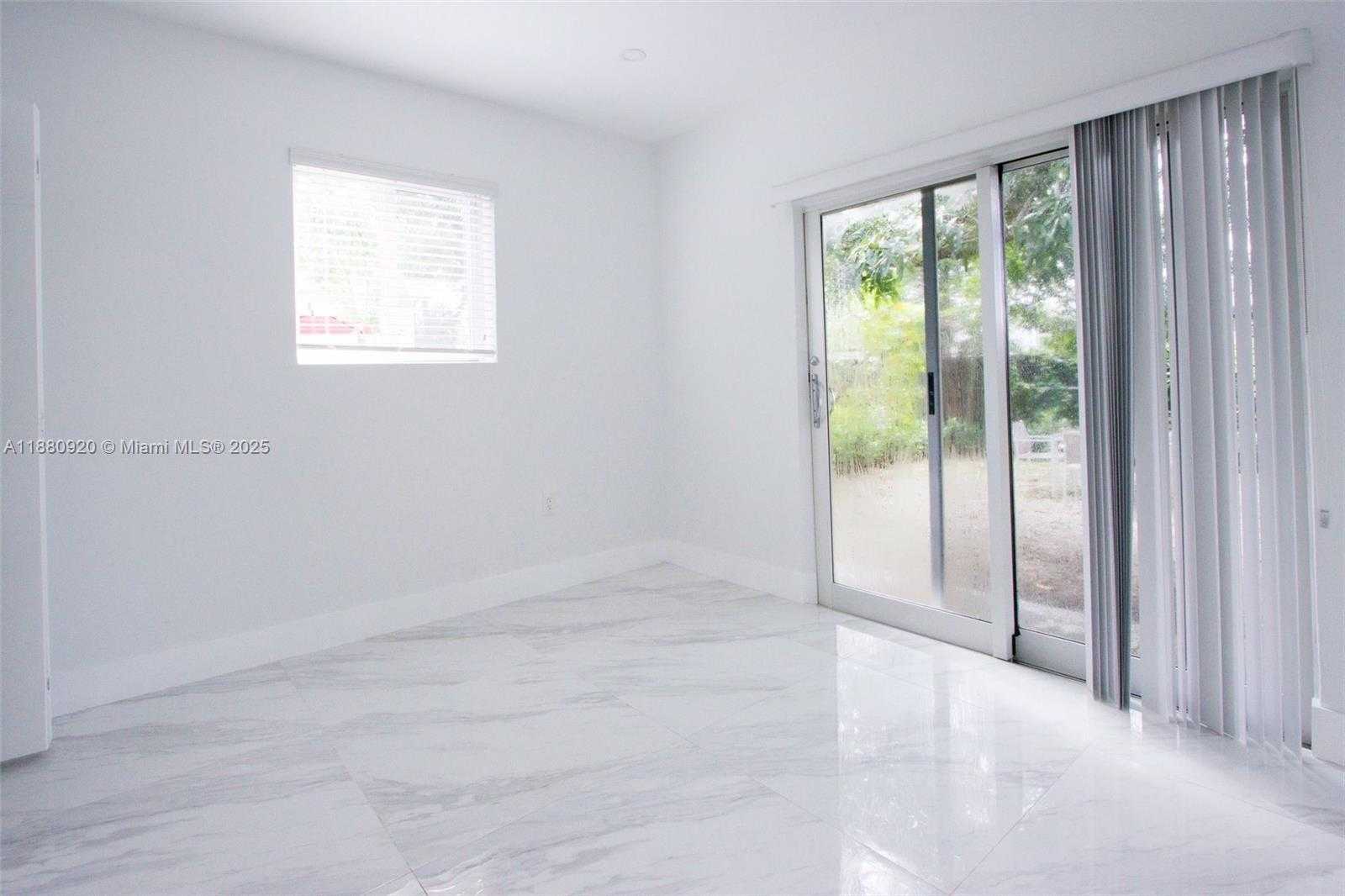 Small Image of 320 NORTH EAST 172ND ST, North Miami Beach Number 7