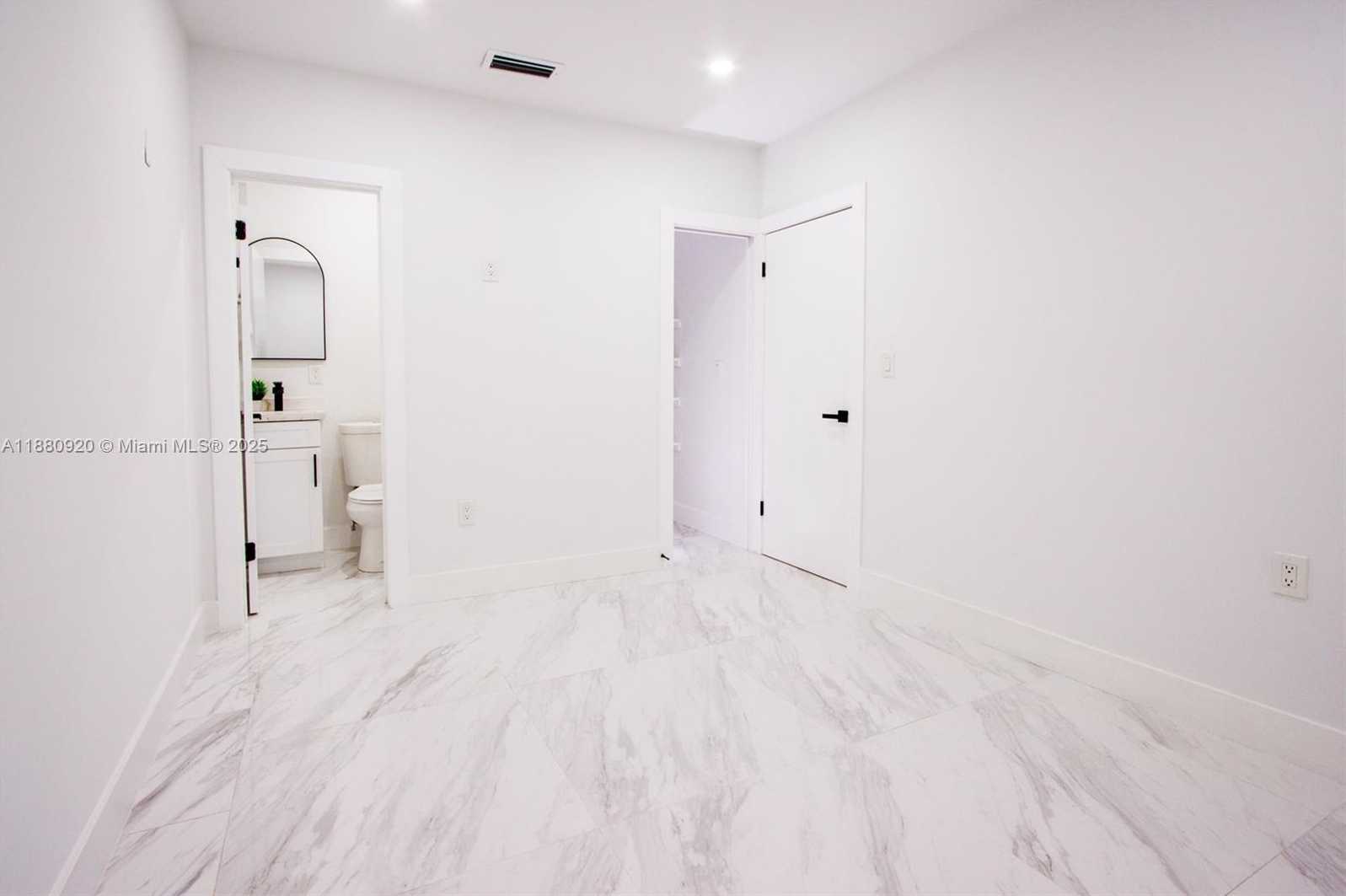 Small Image of 320 NORTH EAST 172ND ST, North Miami Beach Number 9