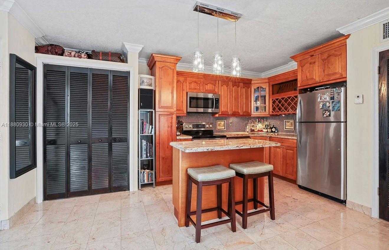 Small Image of 1340 LINCOLN RD #209, Miami Beach Number 2