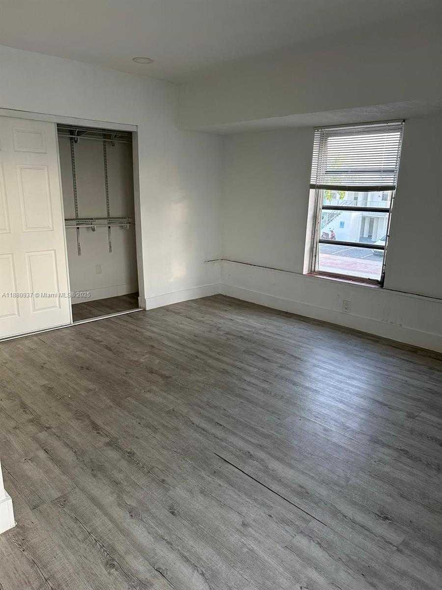 Small Image of 1943 71ST ST #1A, Miami Beach Number 12