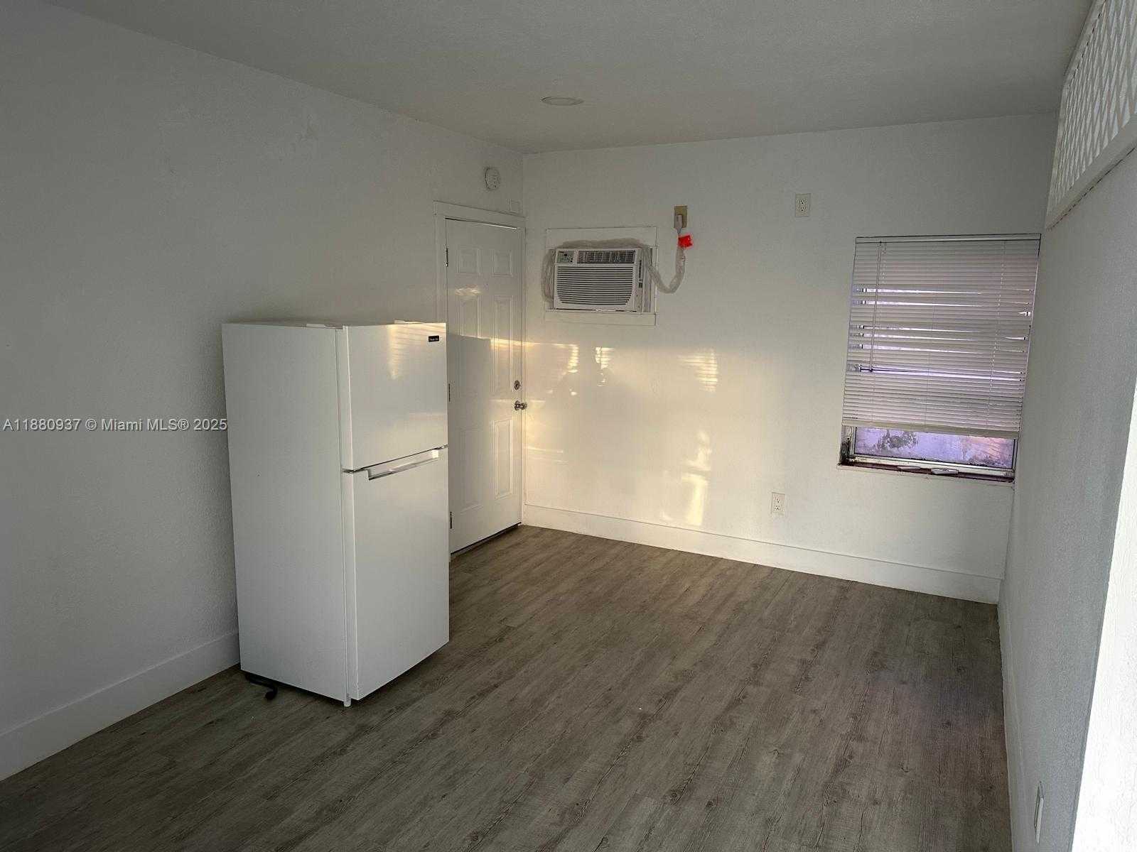 Small Image of 1943 71ST ST #1A, Miami Beach Number 15
