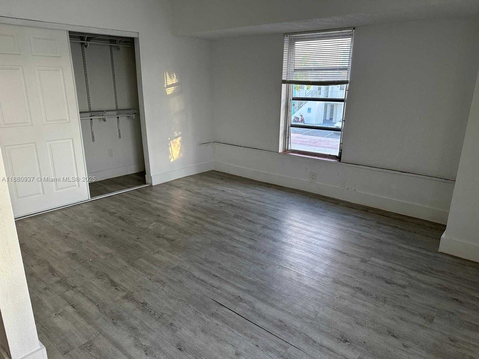 Small Image of 1943 71ST ST #1A, Miami Beach Number 17