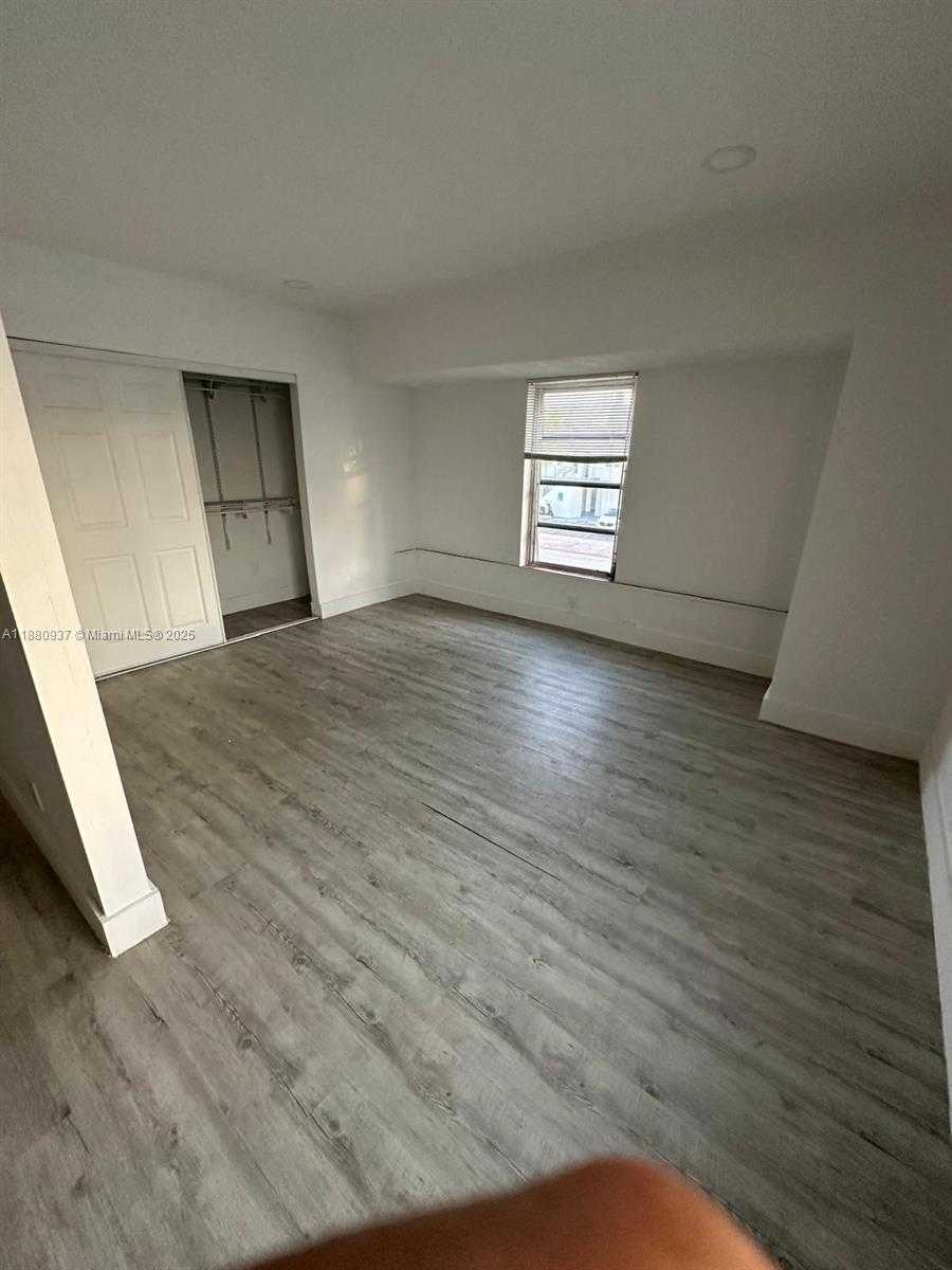 Small Image of 1943 71ST ST #1A, Miami Beach Number 3