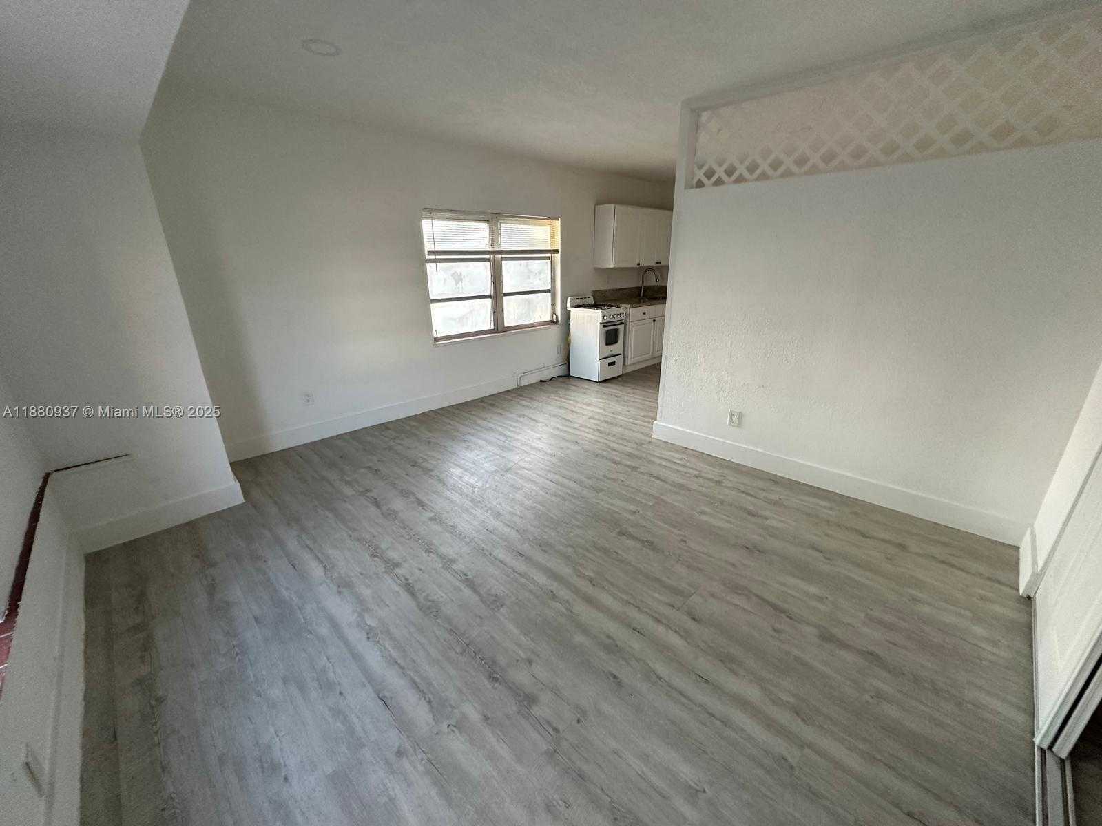 Small Image of 1943 71ST ST #1A, Miami Beach Number 4