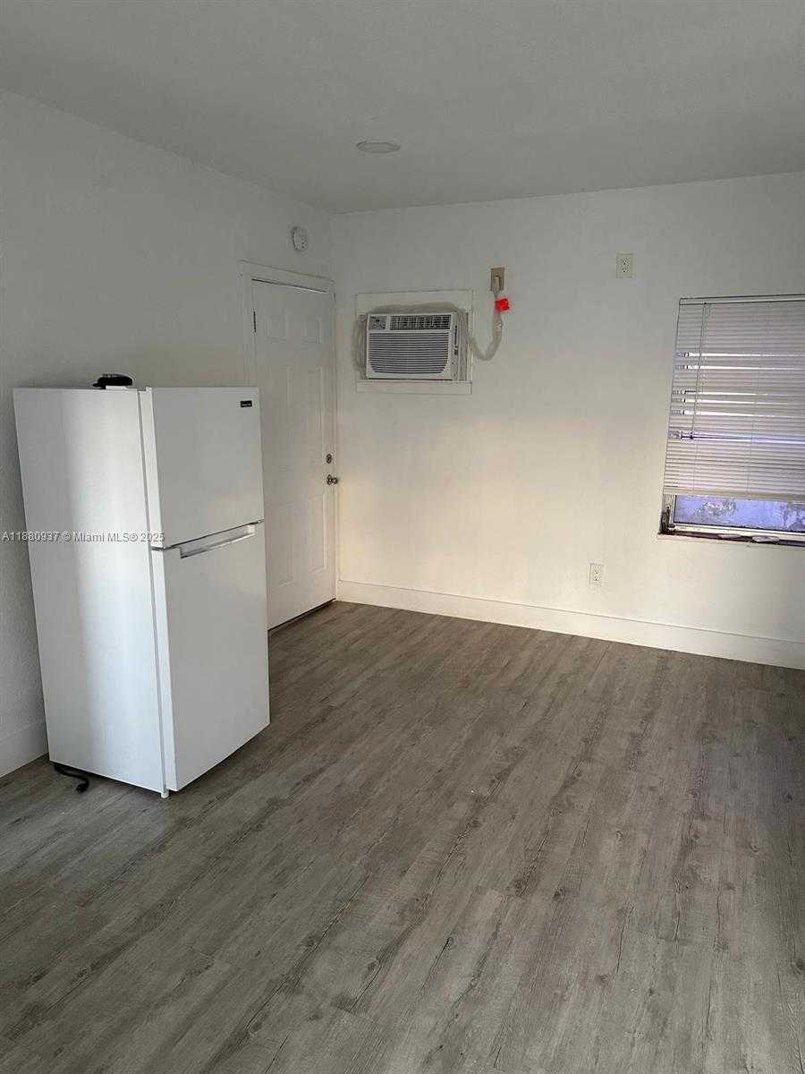 Small Image of 1943 71ST ST #1A, Miami Beach Number 8