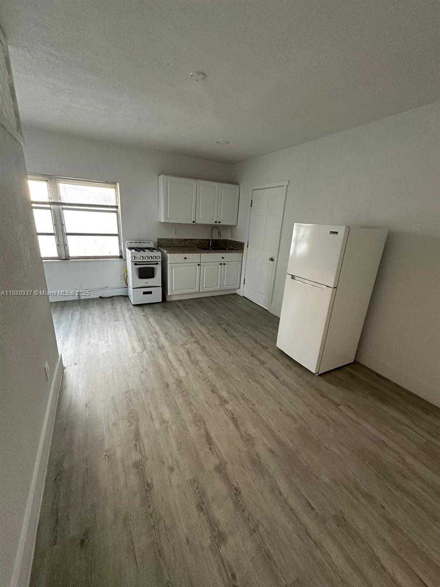 Small Image of 1943 71ST ST #1A, Miami Beach Number 9