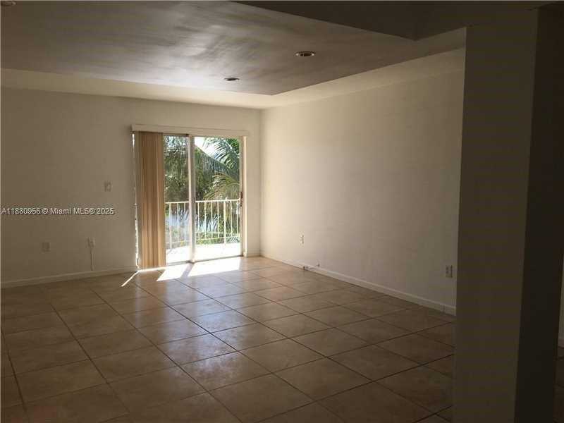 Small Image of 9359 FONTAINEBLEAU BLVD #F308, Miami Number 5
