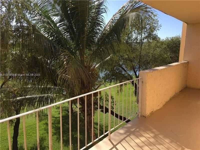 Small Image of 9359 FONTAINEBLEAU BLVD #F308, Miami Number 6