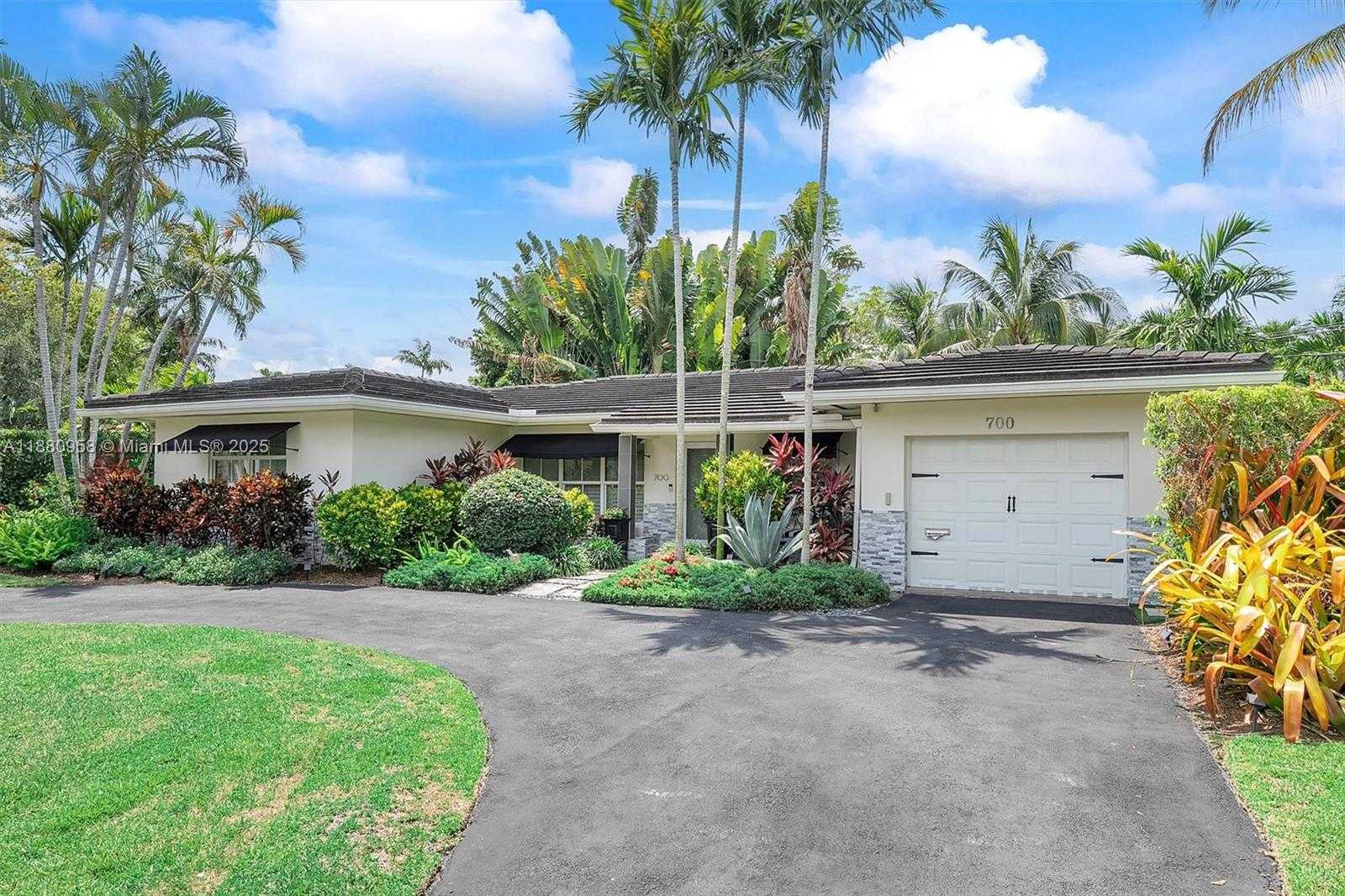 Small Image of 700 VILABELLA AVE, Coral Gables Number 3