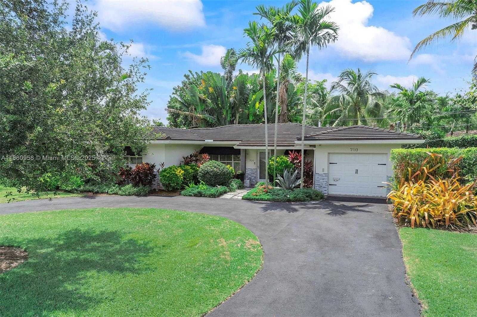 Small Image of 700 VILABELLA AVE, Coral Gables Number 4