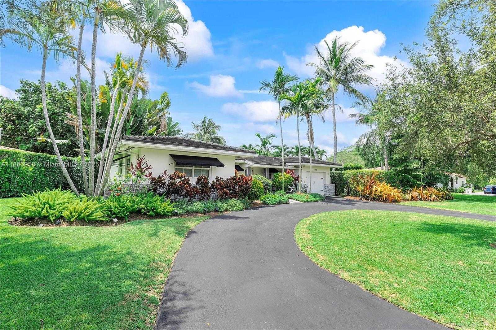 Small Image of 700 VILABELLA AVE, Coral Gables Number 5