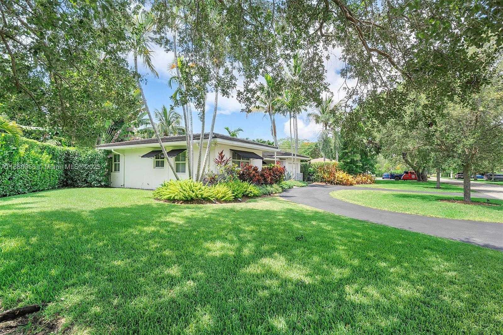 Small Image of 700 VILABELLA AVE, Coral Gables Number 7