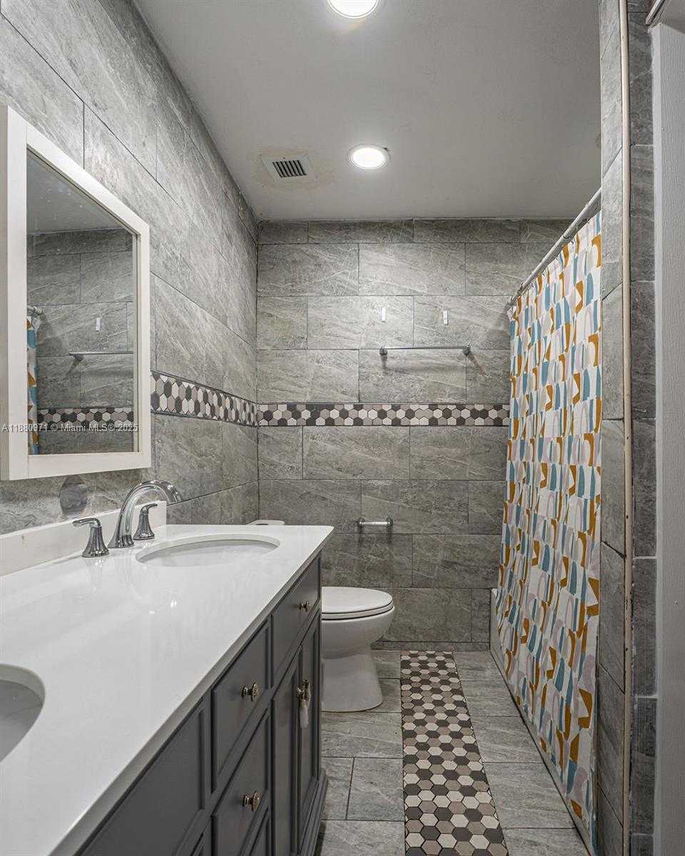 Small Image of 5551 SOUTH WEST 37TH ST, West Park Number 12